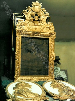 Glace et médaillons Louis XIV