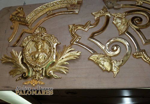 Miroir LXIV Régence, Bois sculpté 18ème à parcloses