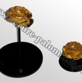 Pomme de pin dorée à la feuille d'or