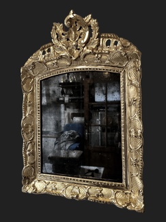 Miroir d'époque Régence en bois sculpté et doré. Début XVIIIème